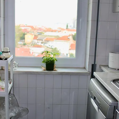 Modern With River Views, Sunrise & Friendly Cats בית אירוח *